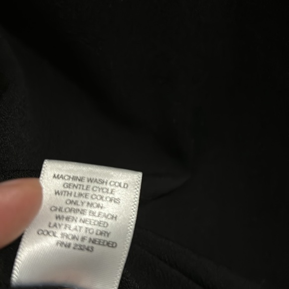 New York and Company, Black sleeveless blouse with white embroidery size XL - Picture 6 of 6